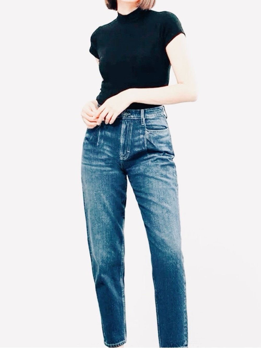 Hidden Jeans Zoey Pleated Classic Mom Tapered Jeans in Medium Wash Size 24